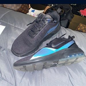 Nike Air Max Motion 2’s (Womens Size 8)